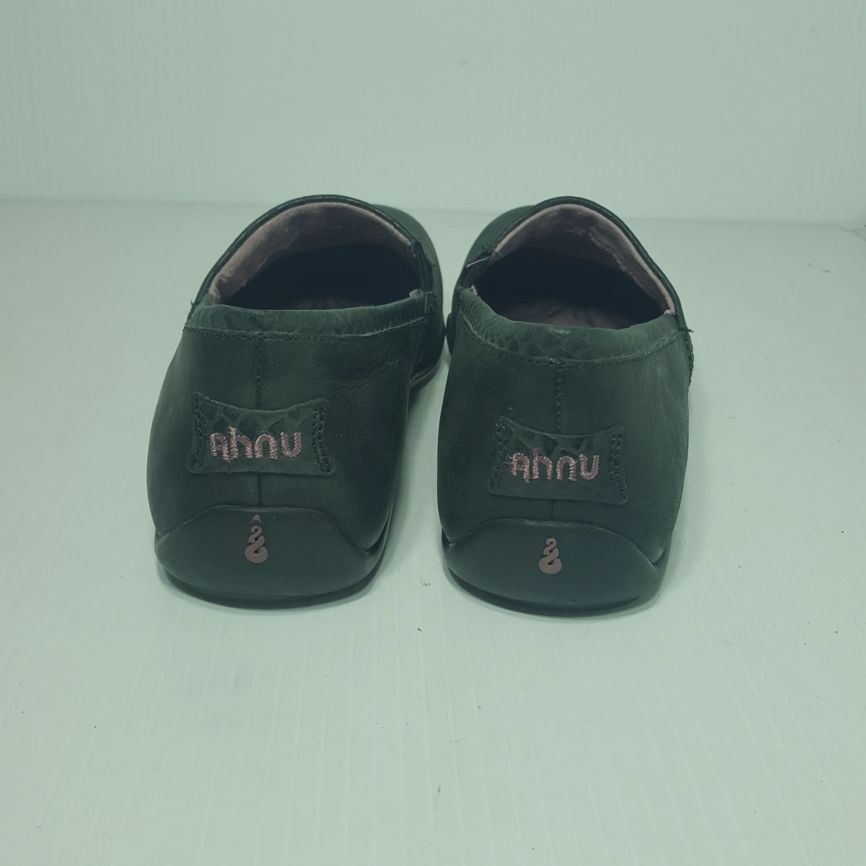 Ahnu Womens Leather Slip-ons - Size 7 US - Pre-owned - C1KG84