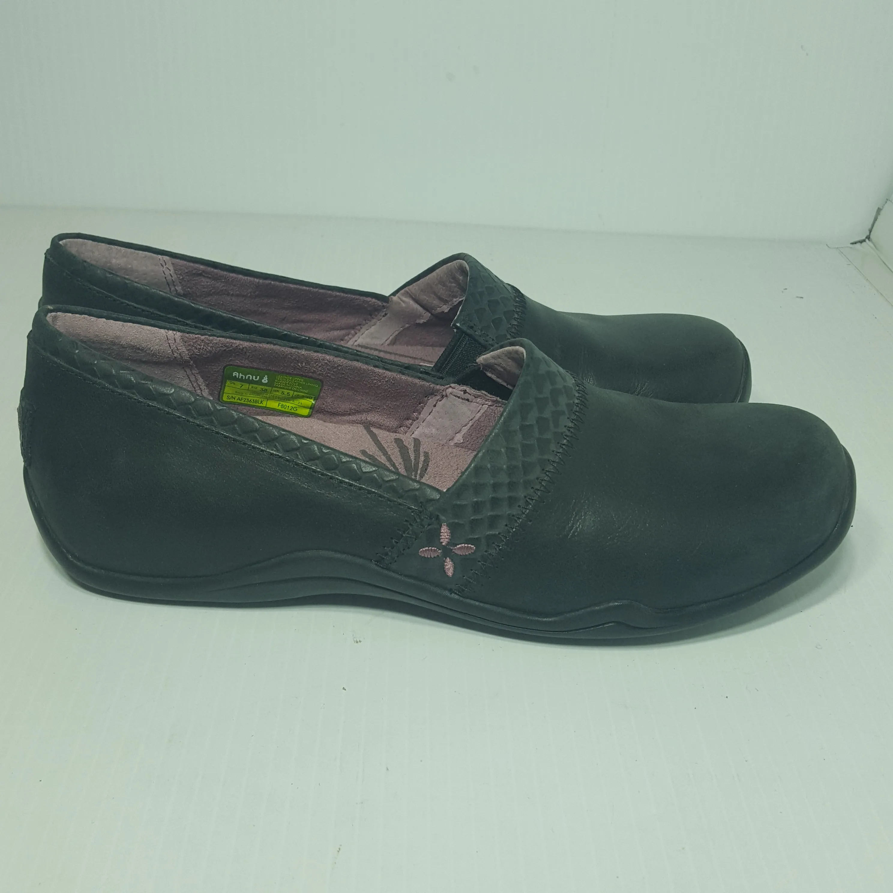 Ahnu Womens Leather Slip-ons - Size 7 US - Pre-owned - C1KG84