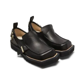 Bevel Head Gear Bottom Buckle Loafers in Black