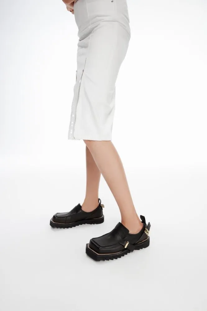 Bevel Head Gear Bottom Buckle Loafers in Black
