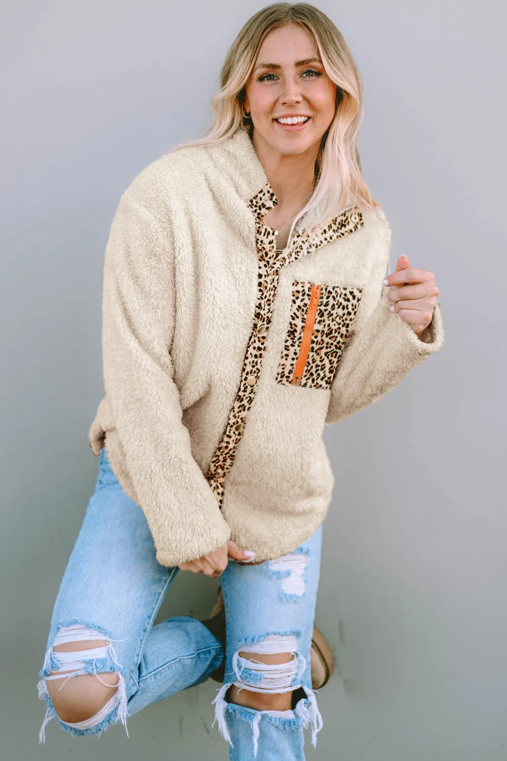 Blød Teddyjakke med Leoparddetaljer | Komfort & Unikt Design | Ideel til Hverdagsbrug