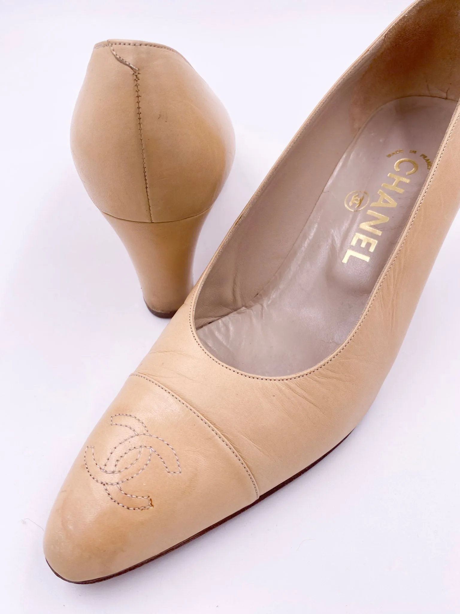 Chanel Pumps Off White With Off White Logo Toe